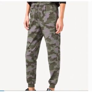 Lululemon Camoflauge Dusky Lavender High Rise Jogger - Size 6